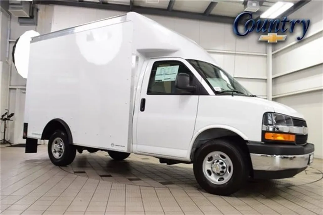 2025 Chevrolet Express Cutaway 3500 Van photo 1