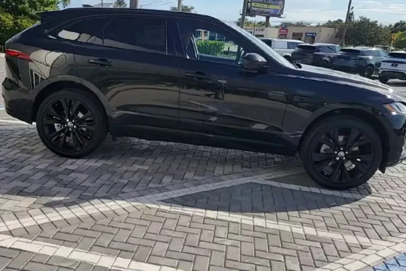 2026 Jaguar F-PACE P250 R-Dynamic S photo 1