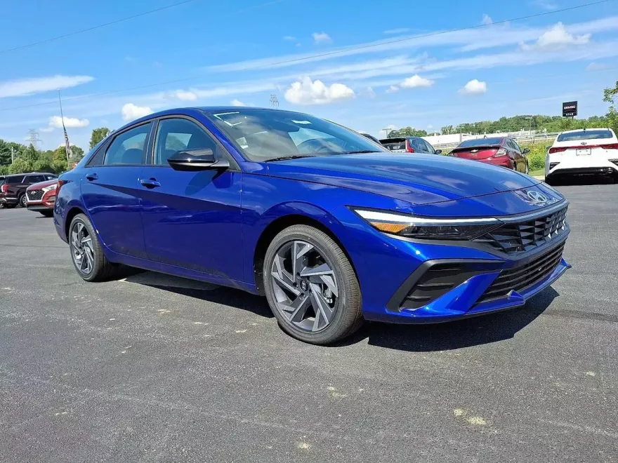 2025 Hyundai Elantra SEL Sport photo 1