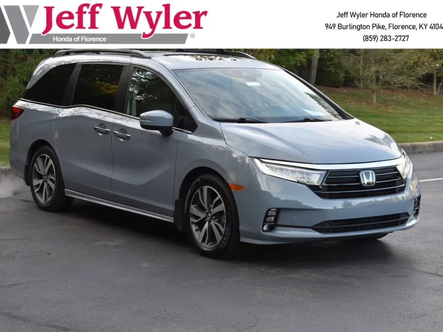2023 Honda Odyssey Touring photo 1