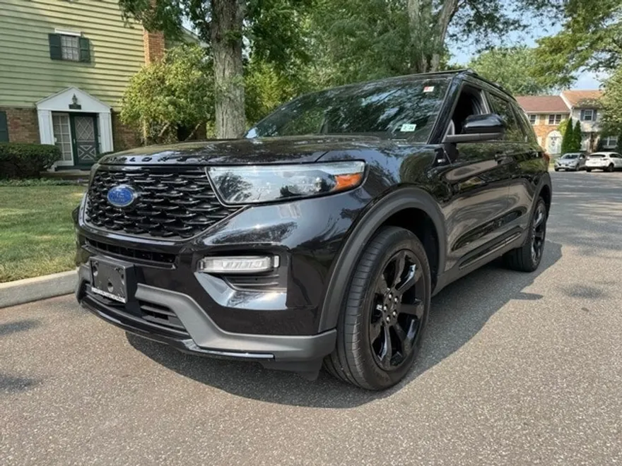 2022 Ford Explorer ST-Line photo 1