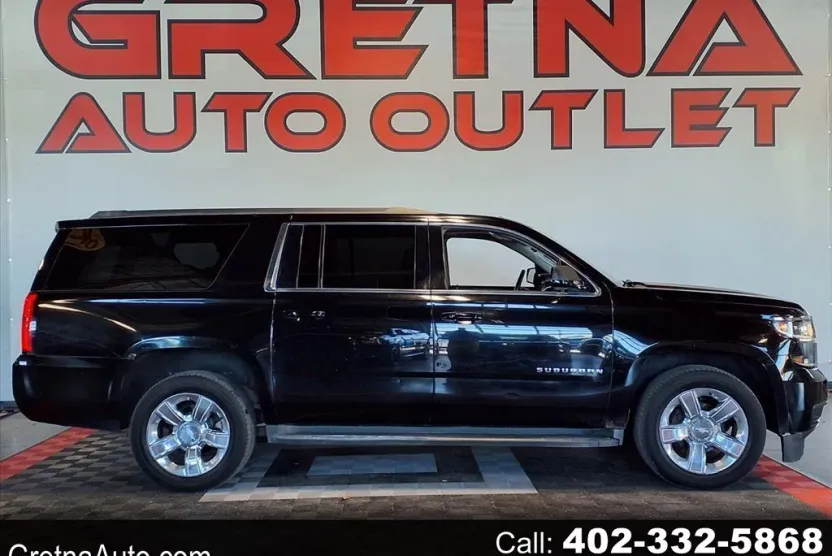 2015 Chevrolet Suburban LT photo 1