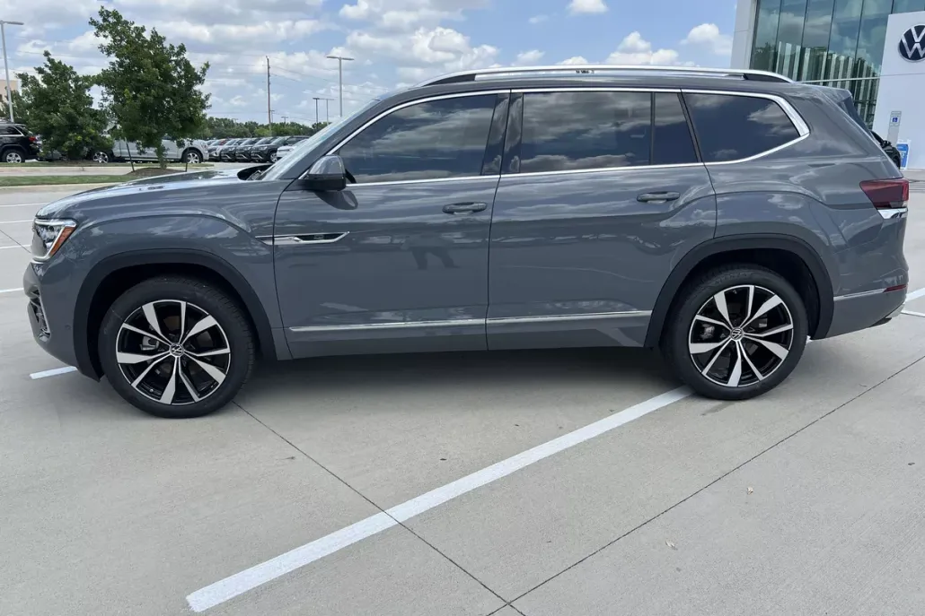 2025 Volkswagen Atlas SEL Premium R-Line photo 1