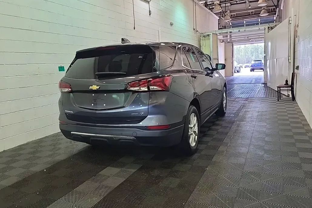 2022 Chevrolet Equinox LT photo 1