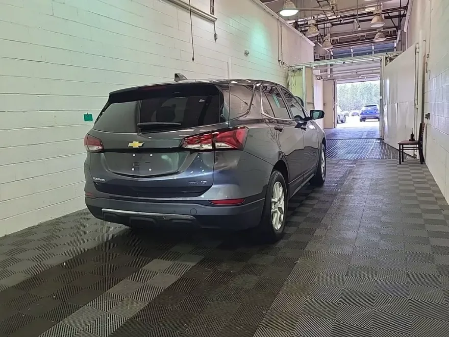 2022 Chevrolet Equinox LT photo 1