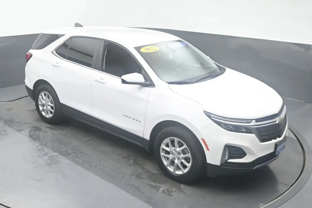 2022 Chevrolet Equinox LT photo 1