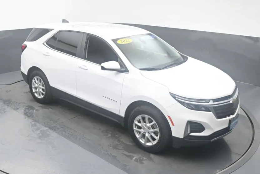 2022 Chevrolet Equinox LT photo 1
