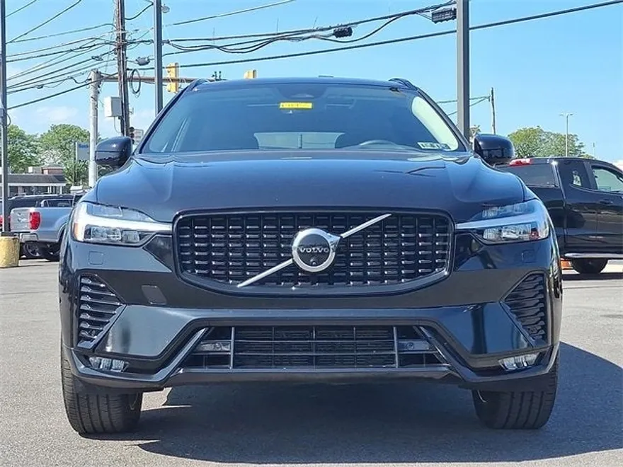 2024 Volvo XC60 B5 Plus photo 1