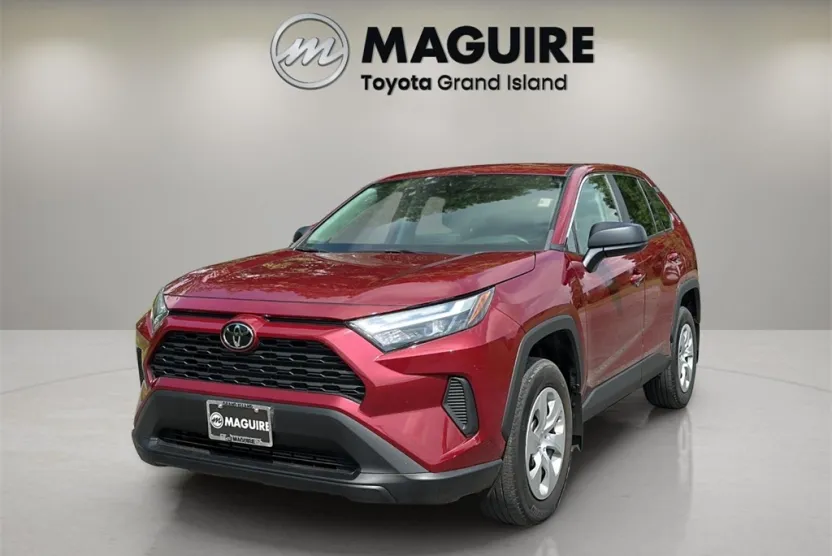 2023 Toyota RAV4 LE photo 1