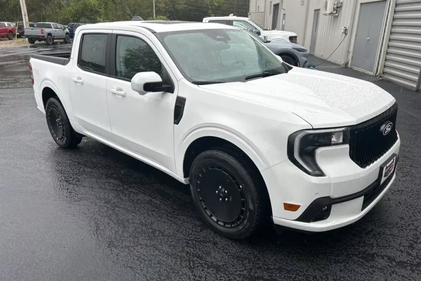 2025 Ford Maverick photo 1