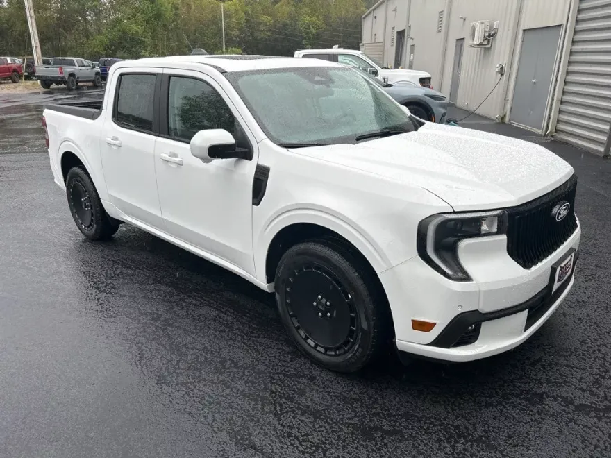 2025 Ford Maverick photo 1