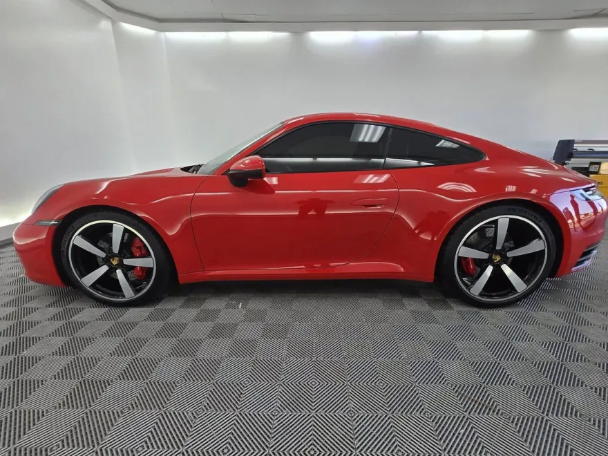 2020 Porsche 911 4S photo 2