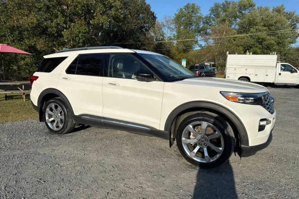2020 Ford Explorer Platinum photo 1