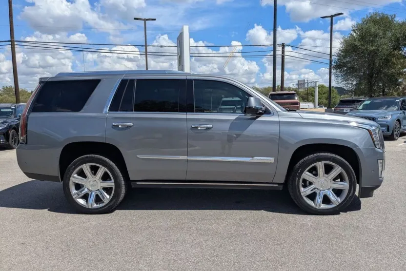 2019 Cadillac Escalade Premium Luxury photo 1