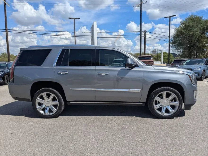 2019 Cadillac Escalade Premium Luxury photo 1