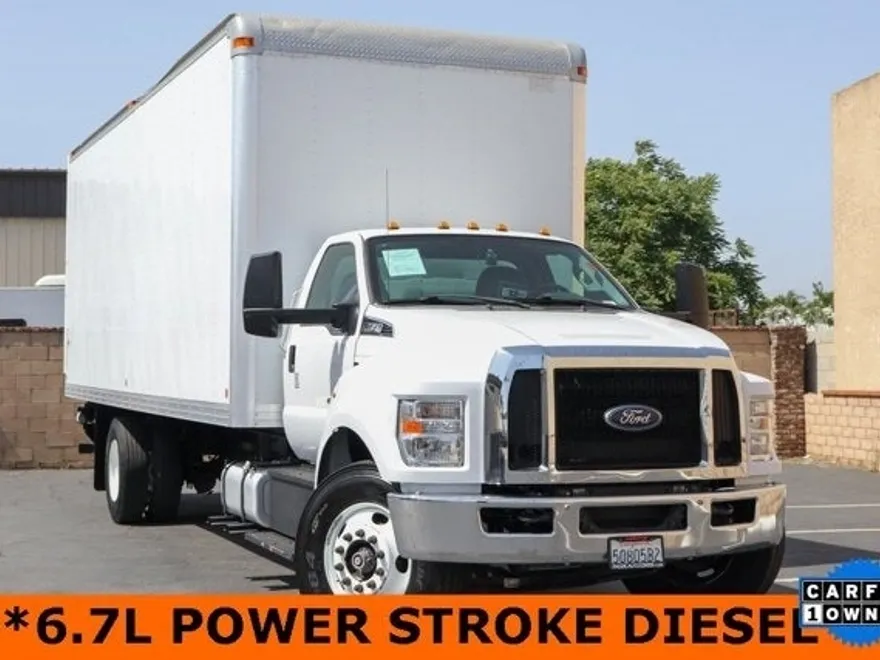 2017 Ford F-750 photo 2