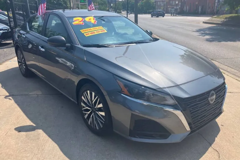 2024 Nissan Altima 2.5 SV photo 1