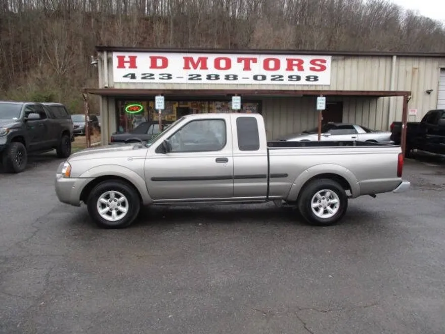 2002 Nissan Frontier XE King Cab photo 1