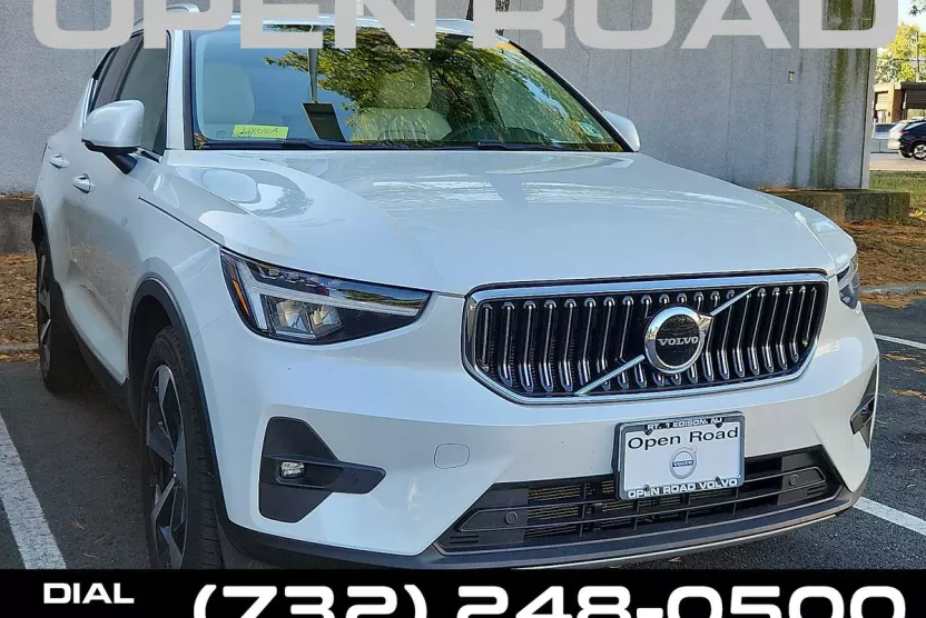 2023 Volvo XC40 AWD Plus photo 1