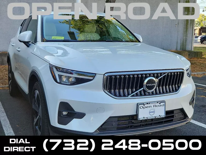 2023 Volvo XC40 AWD Plus photo 1