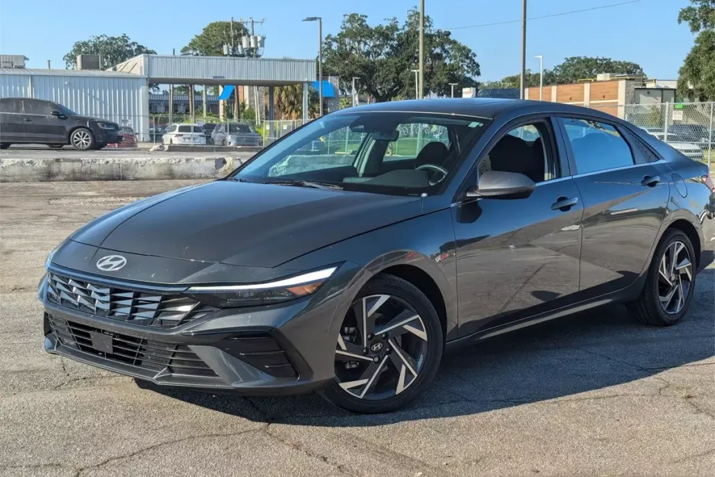2025 Hyundai Elantra SEL Convenience photo 1