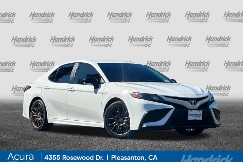 2023 Toyota Camry SE photo 1