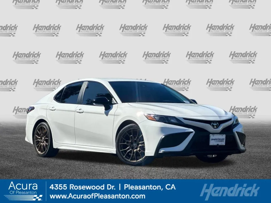 2023 Toyota Camry SE photo 1