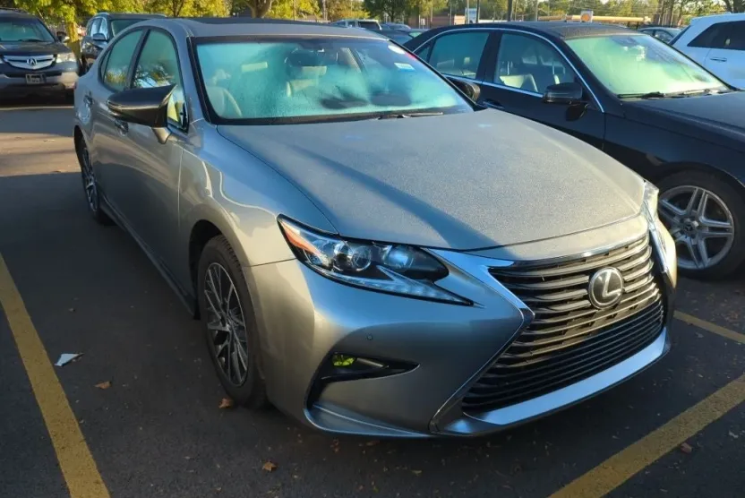 2016 Lexus ES 350 photo 1