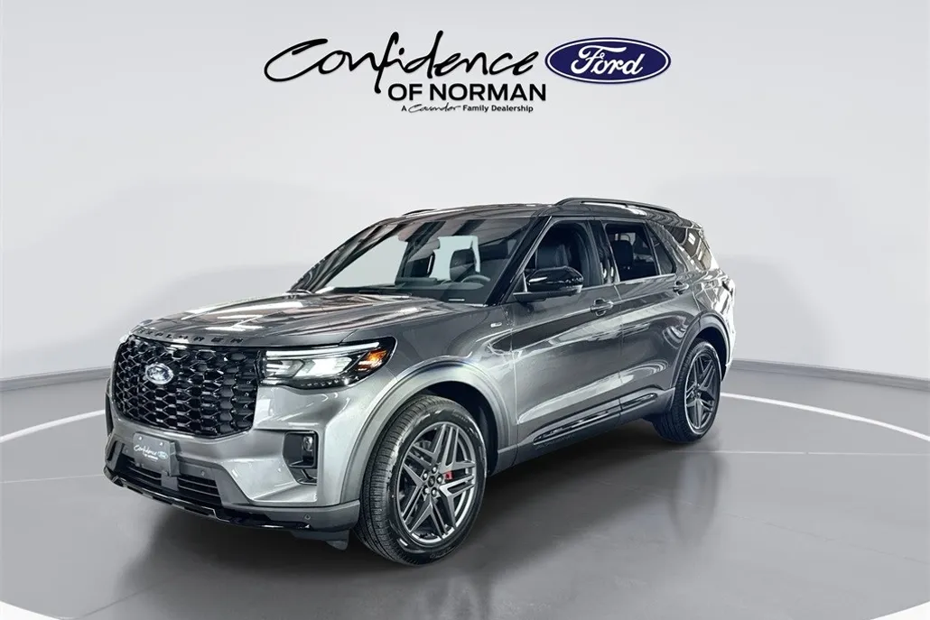 2025 Ford Explorer ST-Line photo 1