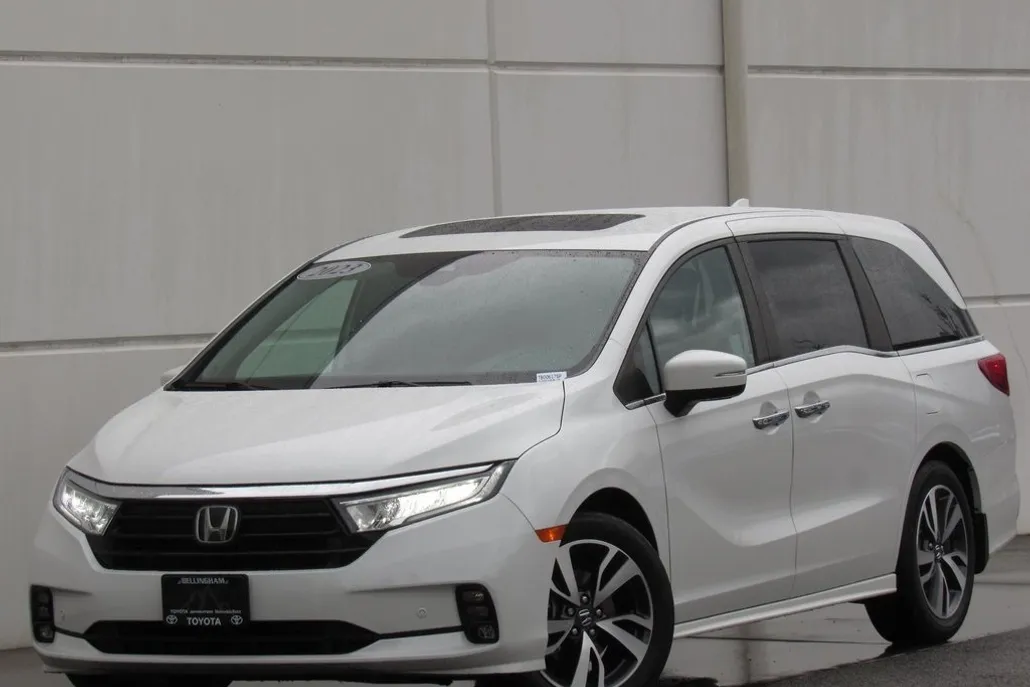 2023 Honda Odyssey Touring photo 1
