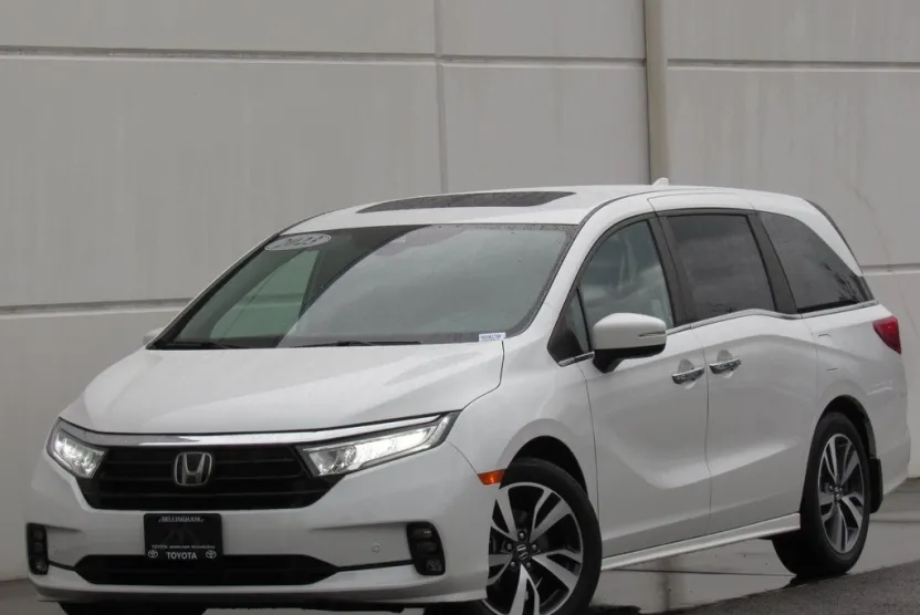 2023 Honda Odyssey Touring photo 1
