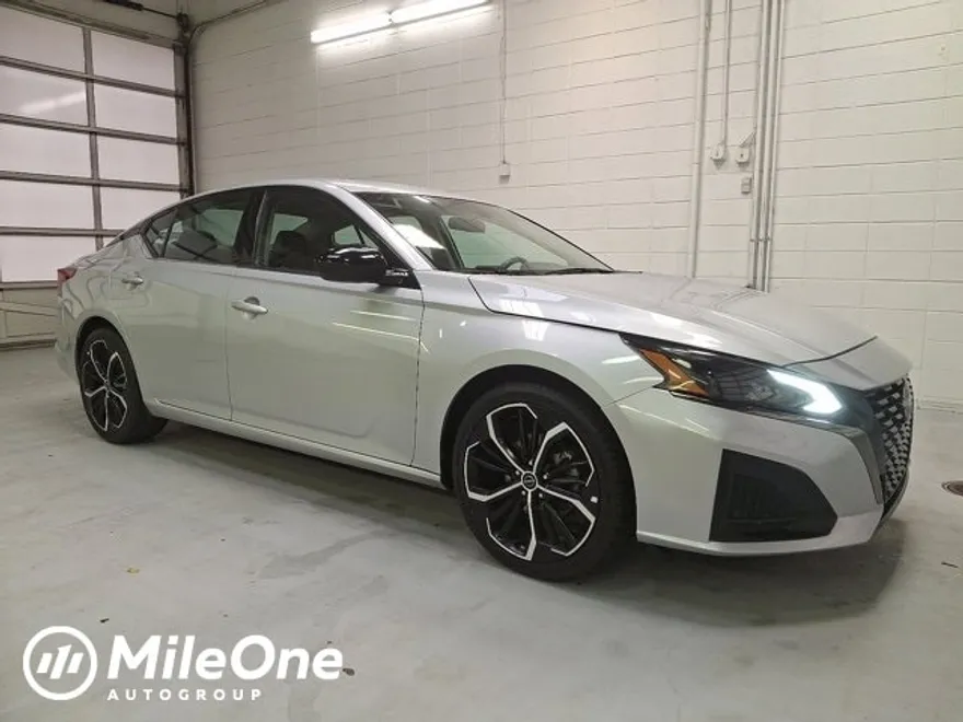 2024 Nissan Altima 2.5 SR photo 1
