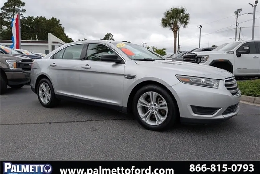 2018 Ford Taurus SE photo 1
