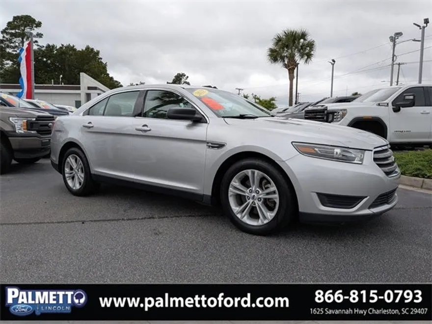 2018 Ford Taurus SE photo 1