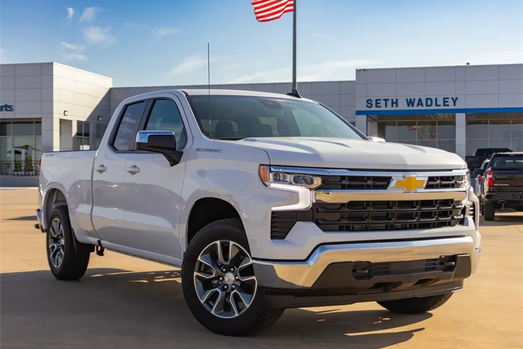 2025 Chevrolet Silverado 1500 LT1 photo 1