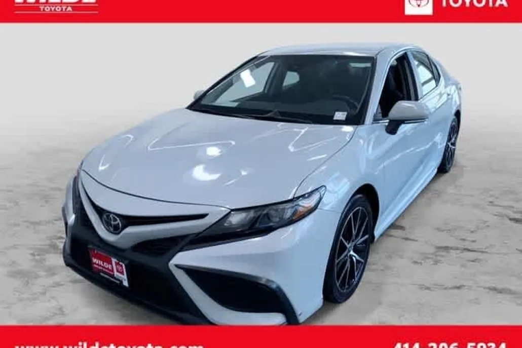 2022 Toyota Camry SE photo 1