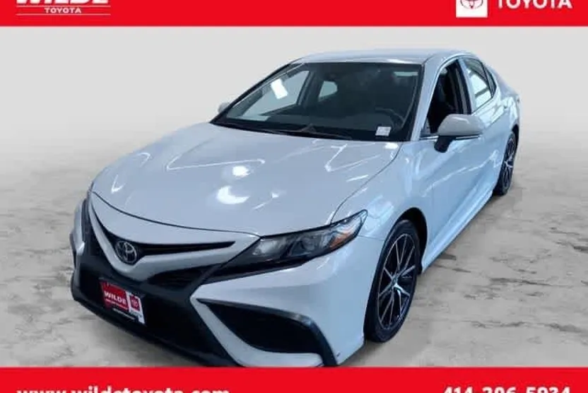 2022 Toyota Camry SE photo 1
