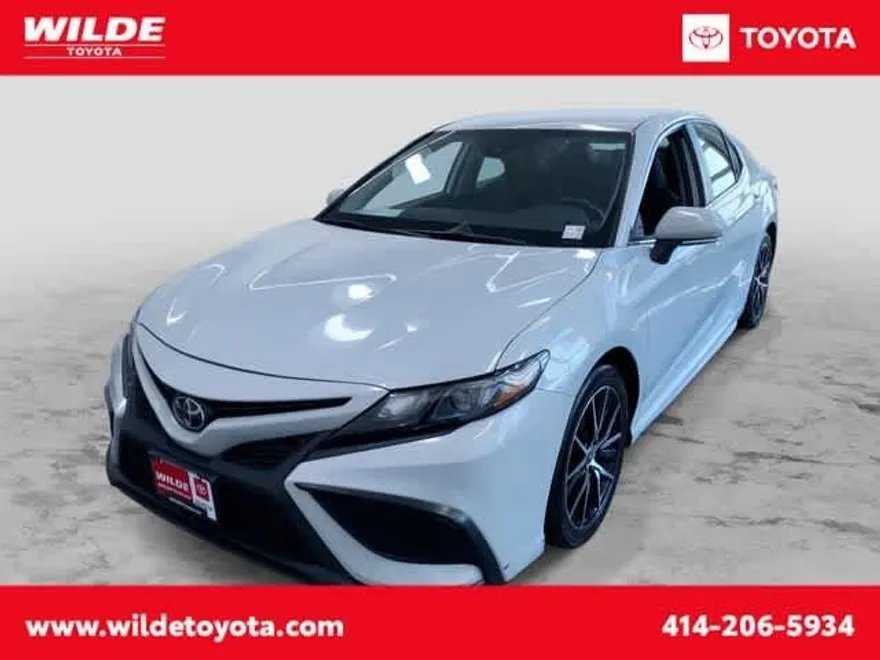 2022 Toyota Camry SE photo 1
