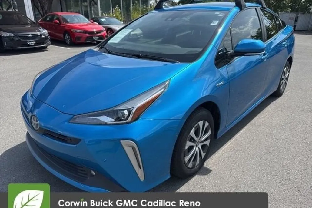2020 Toyota Prius LE photo 1