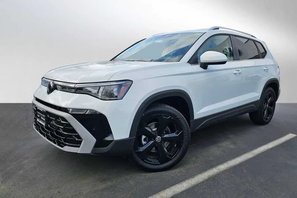 2025 Volkswagen Taos SEL photo 1
