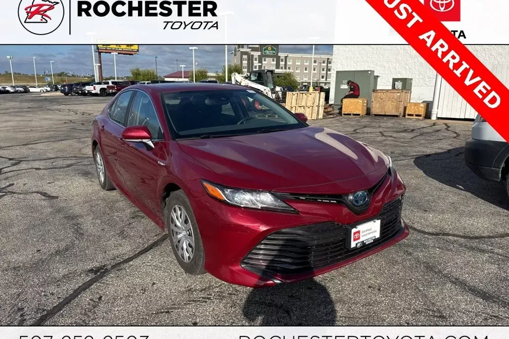 2019 Toyota Camry Hybrid LE photo 1