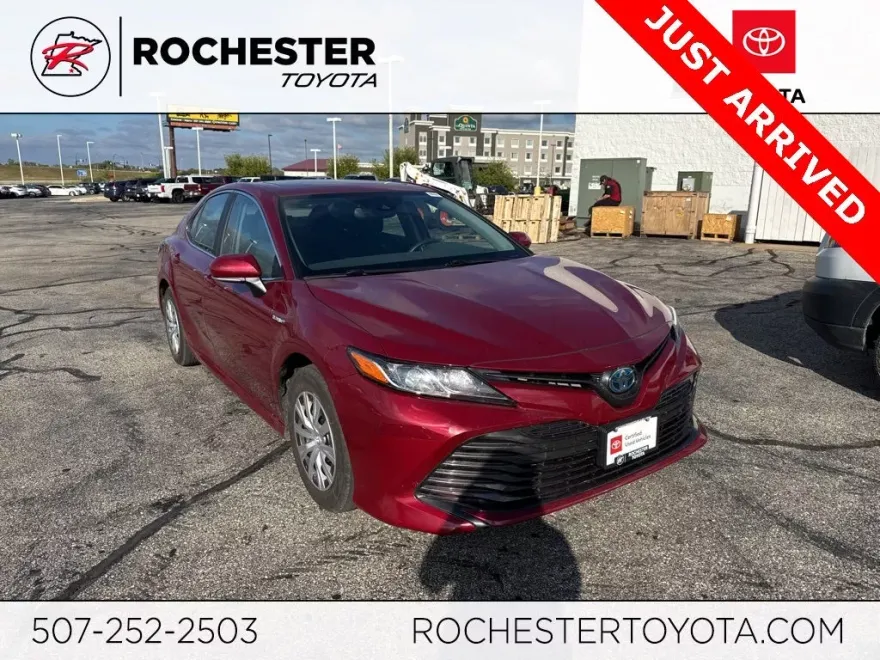 2019 Toyota Camry Hybrid LE photo 1