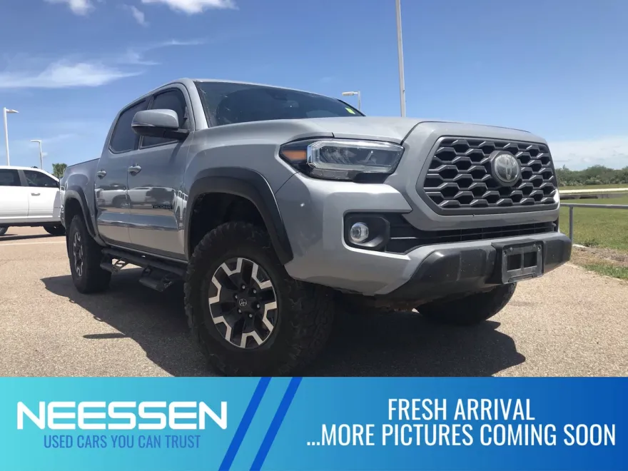 2020 Toyota Tacoma V6 4x4 LE photo 1