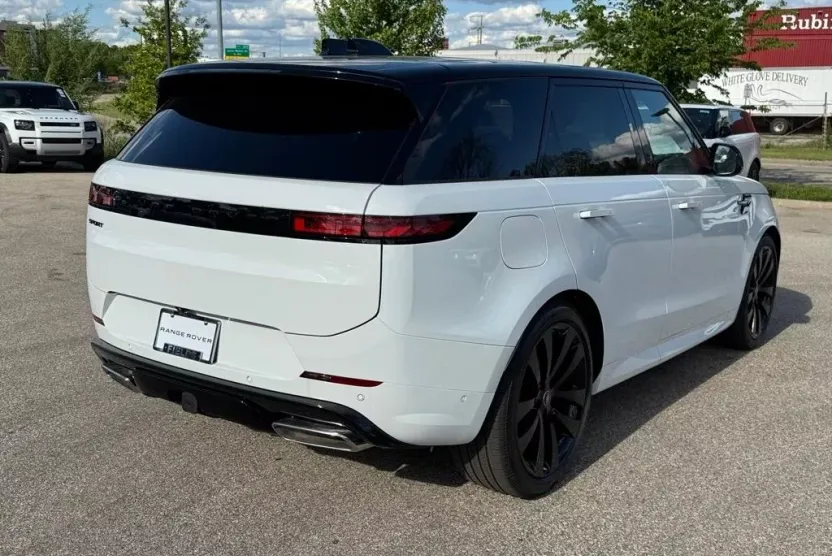 2025 Land Rover Range Rover Sport SE photo 1