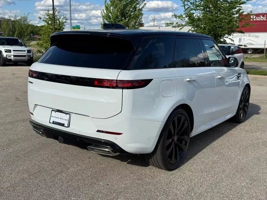 2025 Land Rover Range Rover Sport SE photo 1