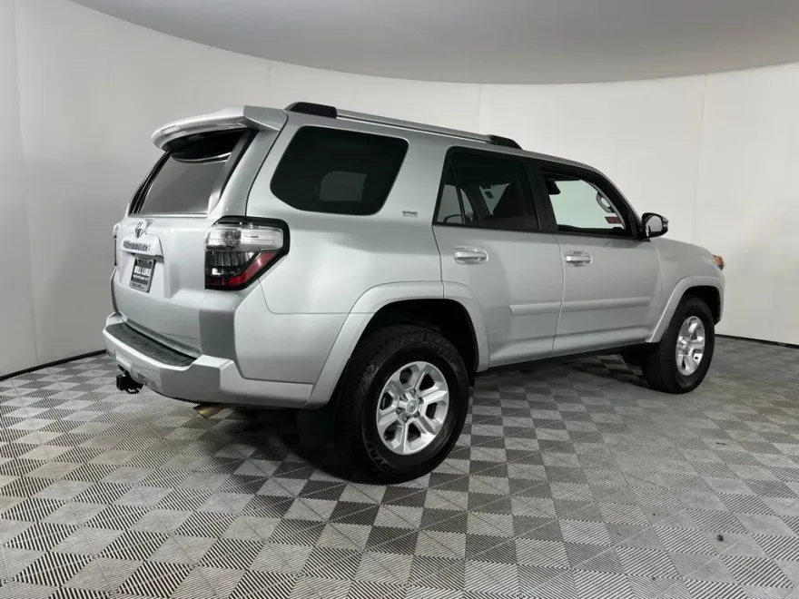 2023 Toyota 4Runner SR5 Premium photo 1