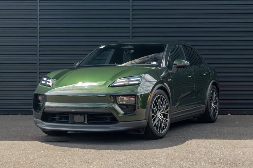 2025 Porsche Macan Electric Base photo 1