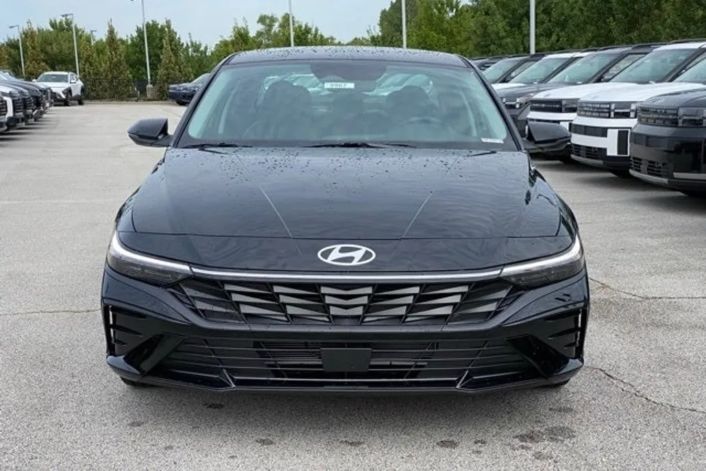2025 Hyundai Elantra Limited photo 1