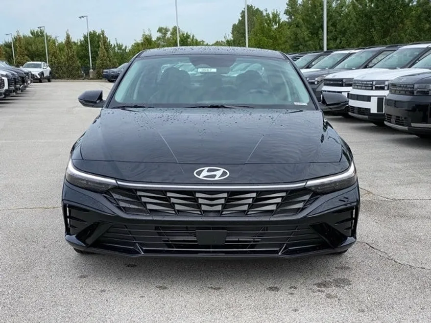 2025 Hyundai Elantra Limited photo 1