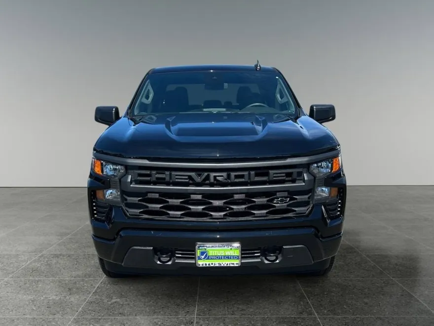 2025 Chevrolet Silverado 1500 Custom photo 1